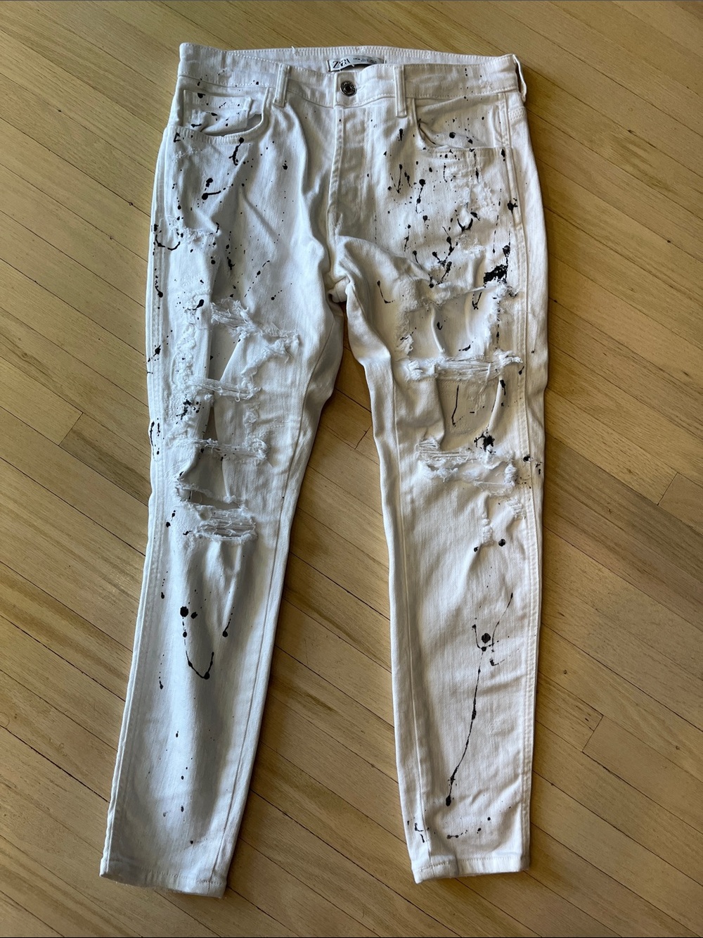 Zara White Jeans with Black Paint-Splatter { Fits 30/31 waist X 30 length }